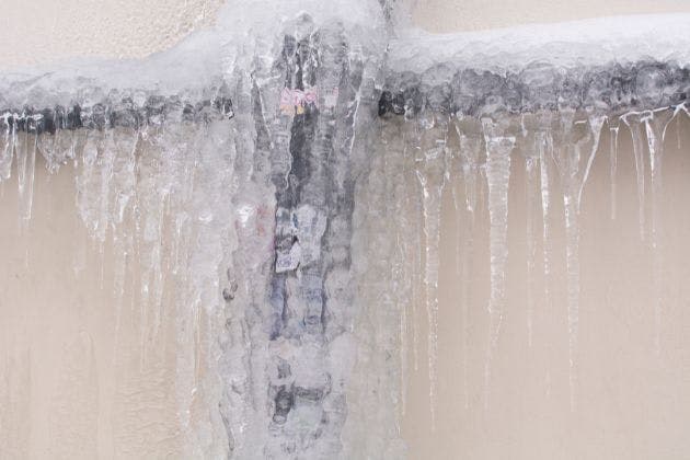 Frozen condensate pipe: how to spot it and thaw safely
